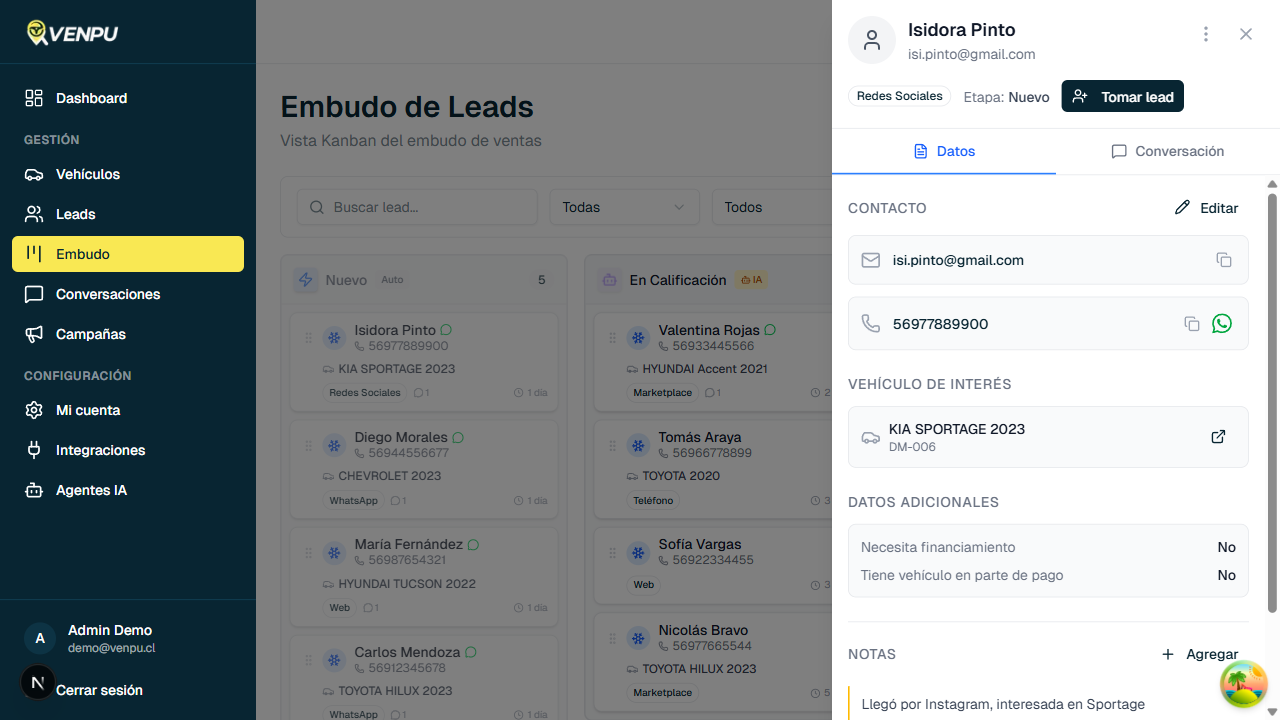 Panel de detalle de un lead mostrando datos de contacto, vehiculo de interes y notas